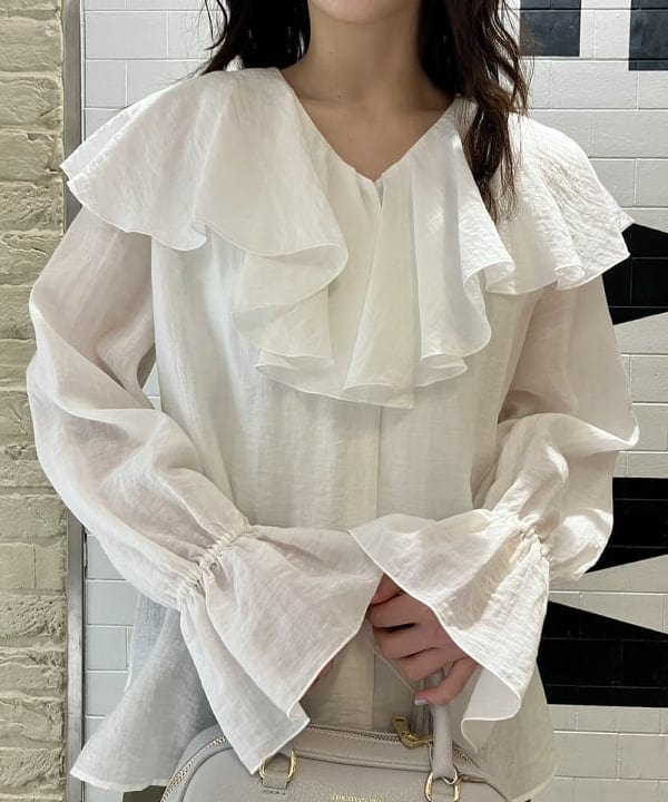坂本 涼花さんの「BEAMS WOMEN｜Demi-Luxe BEAMS / セミワイド ストレート パンツ」を使ったコーディネート