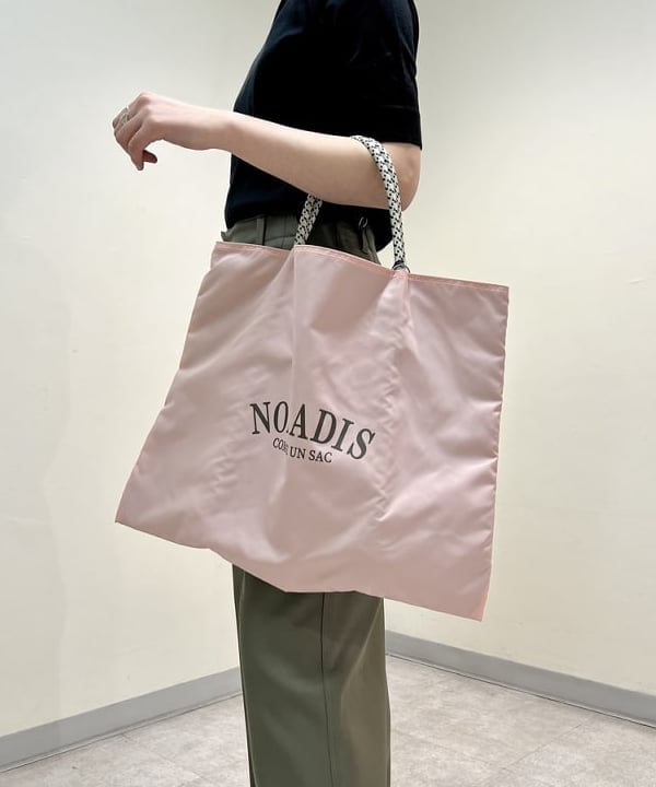 中丸　栞さんの「BEAMS WOMEN｜Demi-Luxe BEAMS / セミワイド ストレート パンツ」を使ったコーディネート