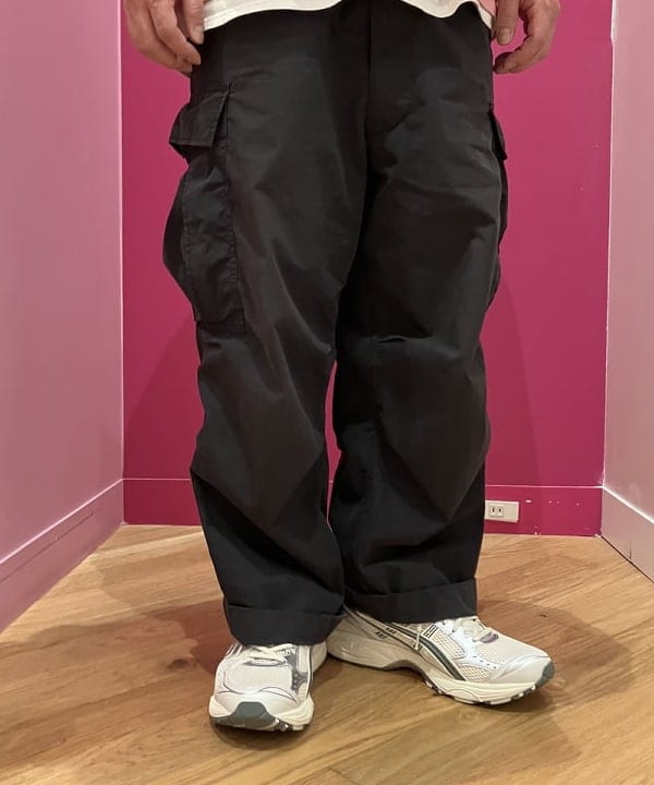 穴井 唯志さんの「BEAMS WOMEN｜BEAMS / ビッグ 6ポケット カーゴパンツ」を使ったコーディネート