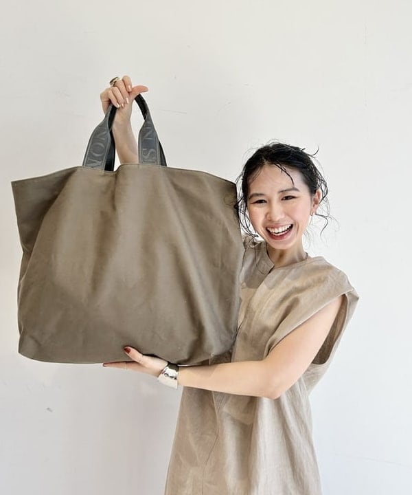 佐藤 美樹さんの「BEAMS WOMEN｜Demi-Luxe BEAMS / ウエーブ ワイド バングル」を使ったコーディネート