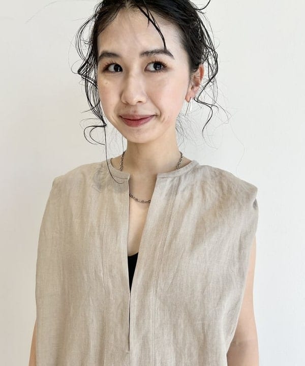 佐藤 美樹さんの「BEAMS WOMEN｜Demi-Luxe BEAMS / ウエーブ ワイド バングル」を使ったコーディネート