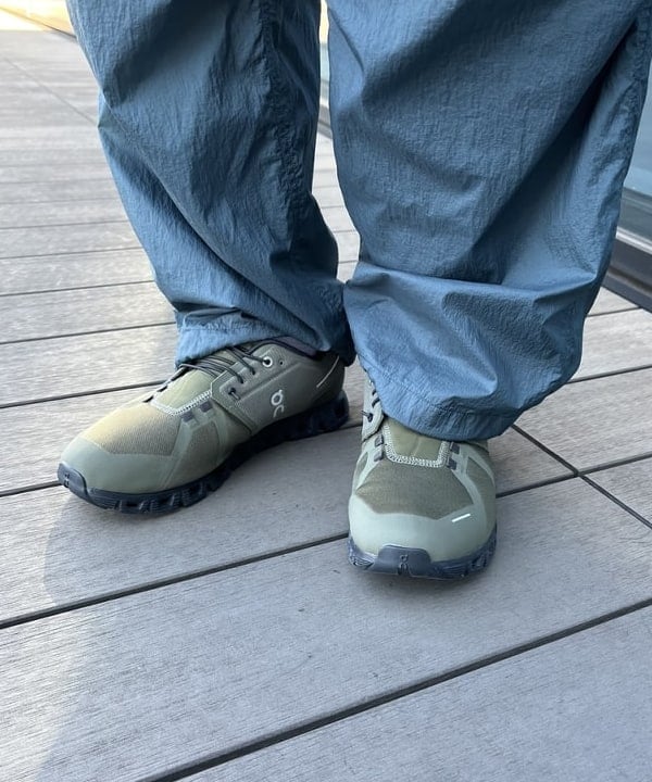 平柳 楓馬さんの「BEAMS WOMEN｜BEAMS / ナイロン イージー カーゴパンツ」を使ったコーディネート