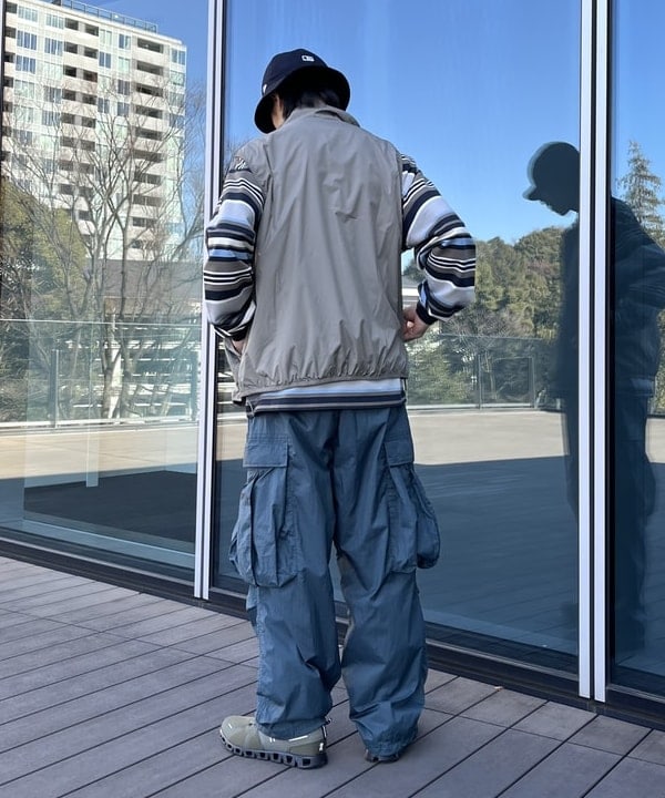 平柳 楓馬さんの「BEAMS WOMEN｜BEAMS / ナイロン イージー カーゴパンツ」を使ったコーディネート