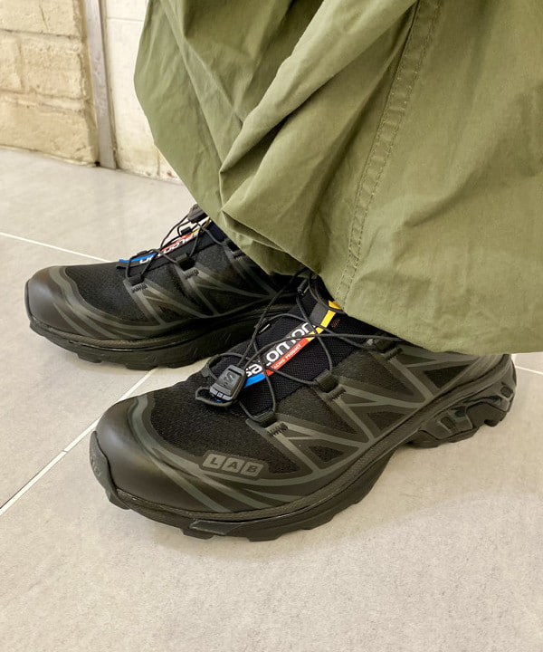 鈴木 悠里さんの「BEAMS WOMEN｜SALOMON / XT-6 BLACK」を使ったコーディネート