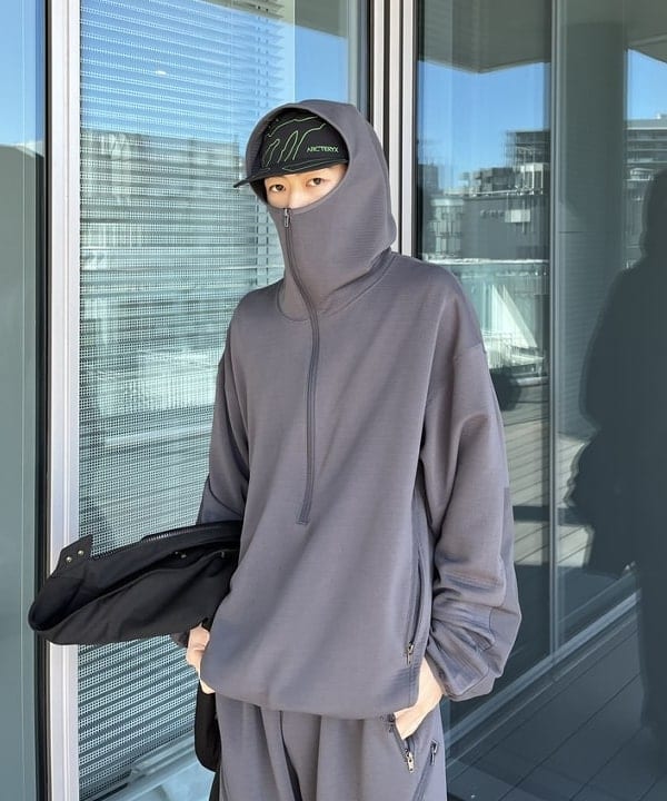 平柳 楓馬さんの「BEAMS WOMEN｜BEAMS / レイズド ハーフジップ フーディ」を使ったコーディネート