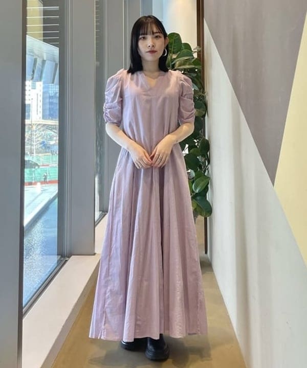 Demi-LuxeBEAMSヌキテパ 別注 ドビープレーン Vネック ワンピース