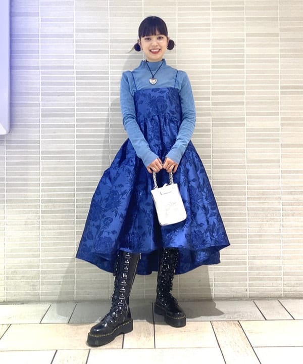 りかちょび/岸本梨佳さんの「BEAMS WOMEN｜GIANNI CHIARINI / CAMILLA メタリック レザートートバッグ」を使ったコーディネート