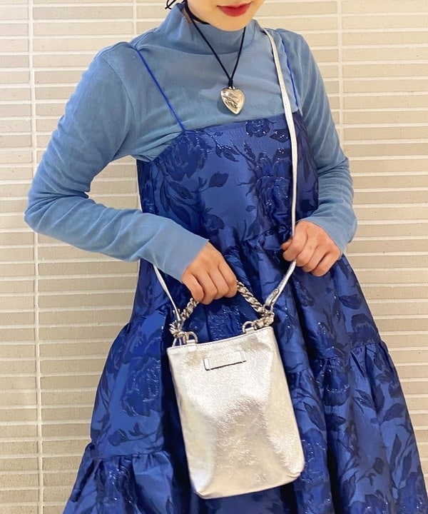 りかちょび/岸本梨佳さんの「BEAMS WOMEN｜GIANNI CHIARINI / CAMILLA メタリック レザートートバッグ」を使ったコーディネート