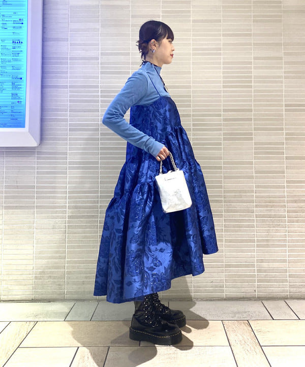 りかちょび/岸本梨佳さんの「BEAMS WOMEN｜GIANNI CHIARINI / CAMILLA メタリック レザートートバッグ」を使ったコーディネート