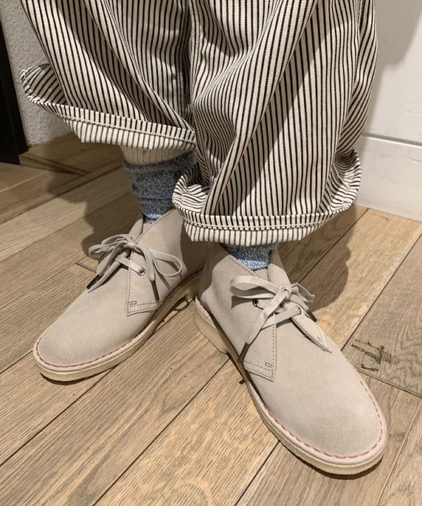 矢野(青木)優香さんの「BEAMS WOMEN｜CLARKS ORIGINALS / Desert Boot」を使ったコーディネート
