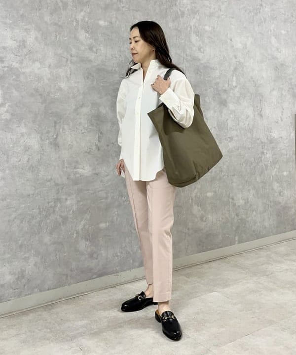 関 桂子さんの「BEAMS WOMEN｜AK+1 / ストレッチ パンツ」を使ったコーディネート