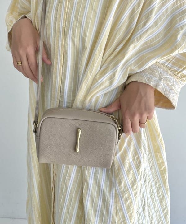 Ranさんの「BEAMS WOMEN｜TOFF&LOADSTONE × Demi-Luxe BEAMS / 別注 レヴューミニ ライトシュリンク ショルダーバッグ」を使ったコーディネート