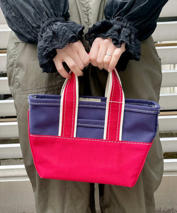コウリキ　マミさんの「BEAMS WOMEN｜L.L.Bean × BEAMS PLUS ＆ BEAMS BOY / Deep Bottom Deluxe Boat and Tote Mini」を使ったコーディネート