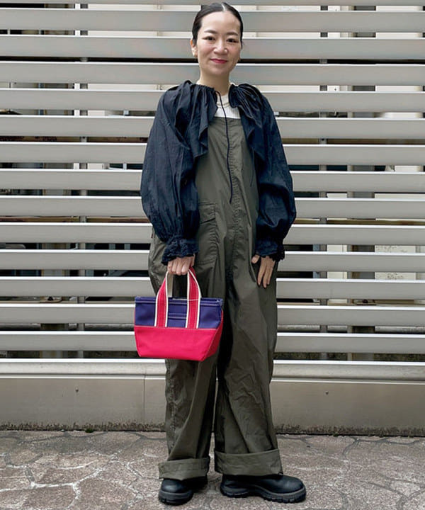 コウリキ　マミさんの「BEAMS WOMEN｜L.L.Bean × BEAMS PLUS ＆ BEAMS BOY / Deep Bottom Deluxe Boat and Tote Mini」を使ったコーディネート