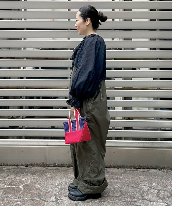 コウリキ　マミさんの「BEAMS WOMEN｜L.L.Bean × BEAMS PLUS ＆ BEAMS BOY / Deep Bottom Deluxe Boat and Tote Mini」を使ったコーディネート