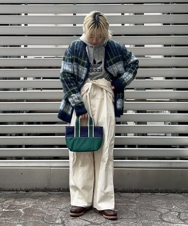 ナツハさんの「BEAMS WOMEN｜L.L.Bean × BEAMS PLUS ＆ BEAMS BOY / Deep Bottom Deluxe Boat and Tote Mini」を使ったコーディネート