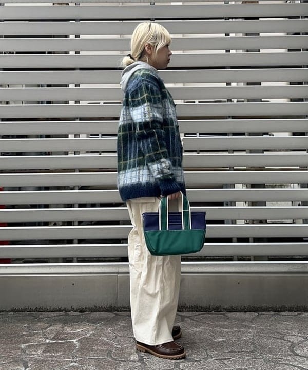 ナツハさんの「BEAMS WOMEN｜L.L.Bean × BEAMS PLUS ＆ BEAMS BOY / Deep Bottom Deluxe Boat and Tote Mini」を使ったコーディネート