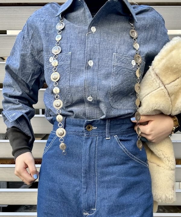 ナツハさんの「BEAMS WOMEN｜【別注】BUZZ RICKSON'S / シャンブレー ロングスリーブ シャツ」を使ったコーディネート