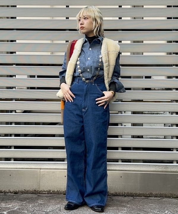 ナツハさんの「BEAMS WOMEN｜【別注】BUZZ RICKSON'S / シャンブレー ロングスリーブ シャツ」を使ったコーディネート