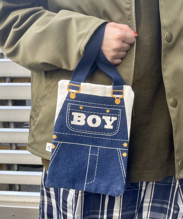 みりさんの「BEAMS WOMEN｜BEAMS BOY / オーバーオール プリントポーチ」を使ったコーディネート