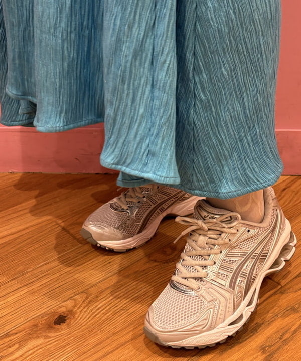 佐々木 南美さんの「BEAMS WOMEN｜【WEB限定】ASICS / GEL-KAYANO 14」を使ったコーディネート