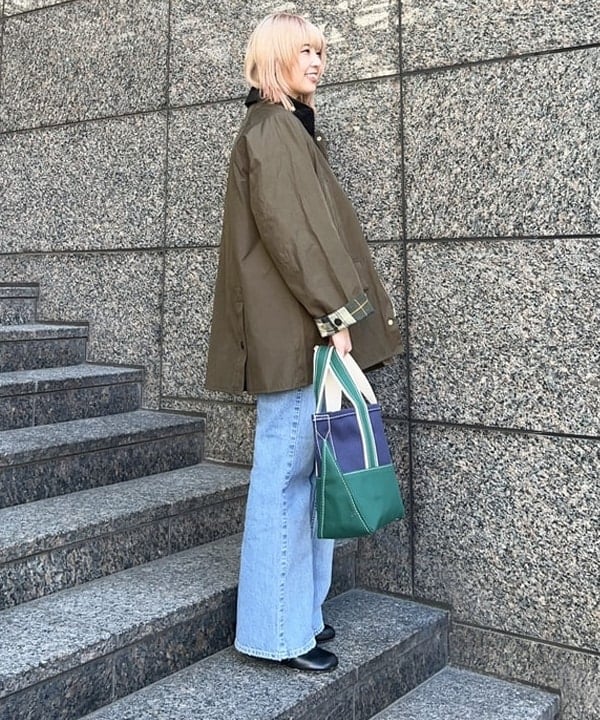 篠崎 香月さんの「BEAMS WOMEN｜L.L.Bean / Deep Bottom Deluxe Boat and Tote S」を使ったコーディネート