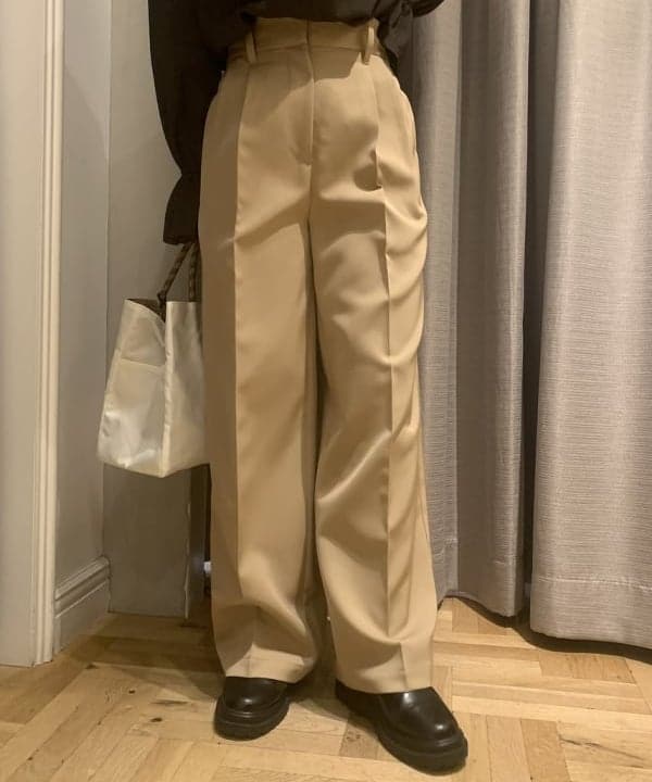 中川　ゆららさんの「BEAMS WOMEN｜【別注】NOMADIS / SAC2 W リバーシブル ロゴトートバッグ」を使ったコーディネート
