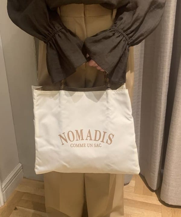 中川　ゆららさんの「BEAMS WOMEN｜【別注】NOMADIS / SAC2 W リバーシブル ロゴトートバッグ」を使ったコーディネート