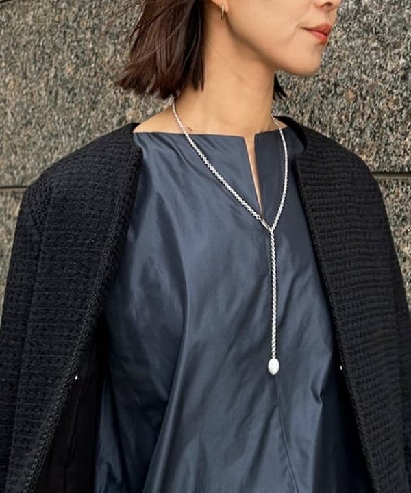 川口 恵さんの「BEAMS WOMEN｜AK+1 / ツイスト タフタ ワンピース」を使ったコーディネート
