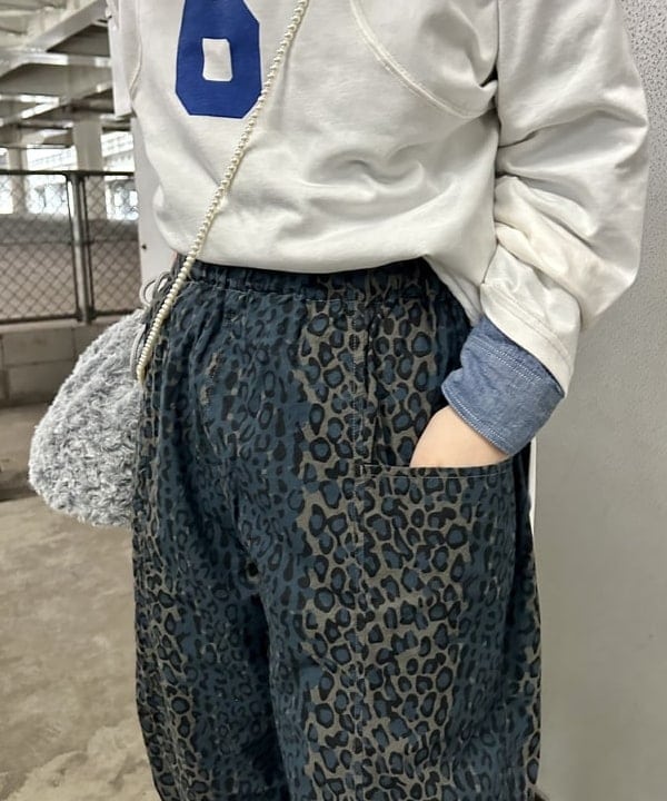 ナツハさんの「BEAMS WOMEN｜【別注】BUZZ RICKSON'S / シャンブレー ロングスリーブ シャツ」を使ったコーディネート