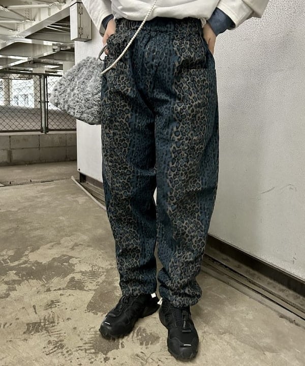 ナツハさんの「BEAMS WOMEN｜【別注】BUZZ RICKSON'S / シャンブレー ロングスリーブ シャツ」を使ったコーディネート