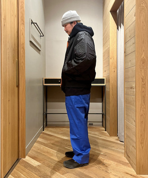 新里 京介さんの「BEAMS WOMEN｜リラックスフィット THERMOLITE(R) MA-1 （撥水）」を使ったコーディネート