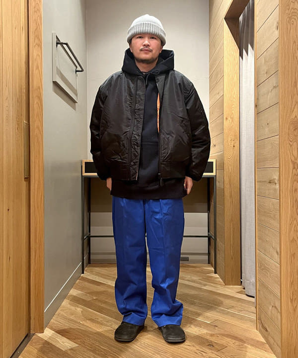 新里 京介さんの「BEAMS WOMEN｜リラックスフィット THERMOLITE(R) MA-1 （撥水）」を使ったコーディネート