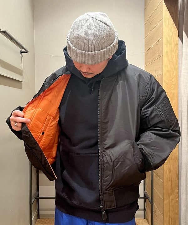 新里 京介さんの「BEAMS WOMEN｜リラックスフィット THERMOLITE(R) MA-1 （撥水）」を使ったコーディネート