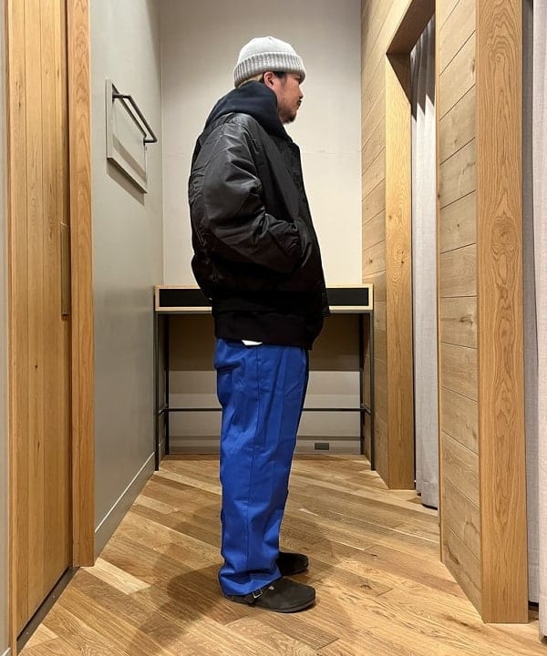 新里 京介さんの「BEAMS WOMEN｜リラックスフィット THERMOLITE(R) MA-1 （撥水）」を使ったコーディネート