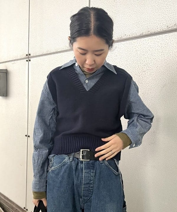 ミナミマリコさんの「BEAMS WOMEN｜BEAMS BOY / 5ゲージ レッドクロス ベスト」を使ったコーディネート