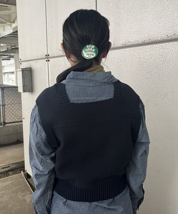 ミナミマリコさんの「BEAMS WOMEN｜BEAMS BOY / 5ゲージ レッドクロス ベスト」を使ったコーディネート
