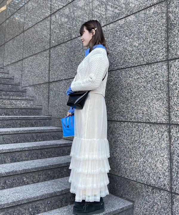 田中 里実さんの「BEAMS WOMEN｜BEAMS BOY / コットンナイロン アランカーディガン」を使ったコーディネート
