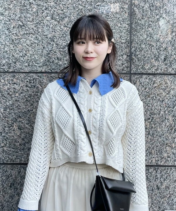 田中 里実さんの「BEAMS WOMEN｜BEAMS BOY / コットンナイロン アランカーディガン」を使ったコーディネート