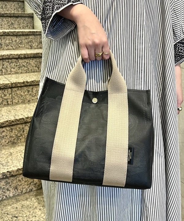 篠崎 香月さんの「BEAMS WOMEN｜VIOLAd’ORO / ジーノ メッシュ トートバッグ M」を使ったコーディネート