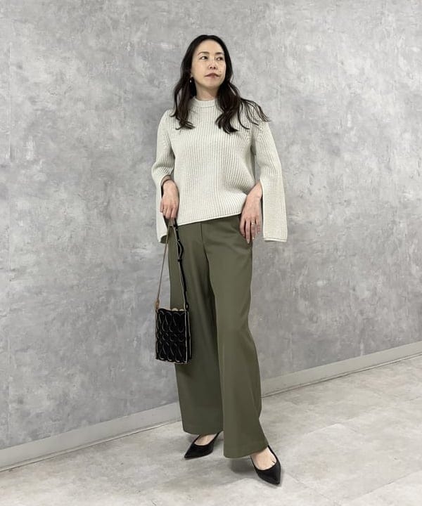 関 桂子さんの「BEAMS WOMEN｜Demi-Luxe BEAMS / セミワイド ストレート パンツ」を使ったコーディネート