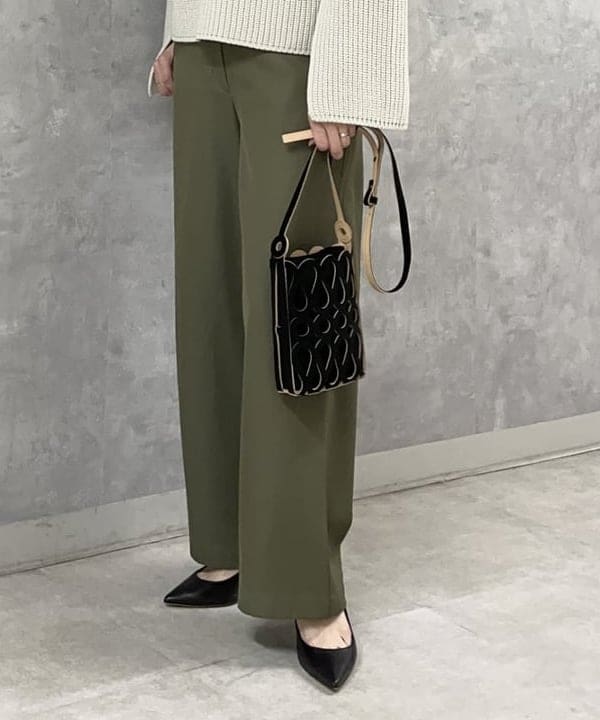 関 桂子さんの「BEAMS WOMEN｜Demi-Luxe BEAMS / セミワイド ストレート パンツ」を使ったコーディネート
