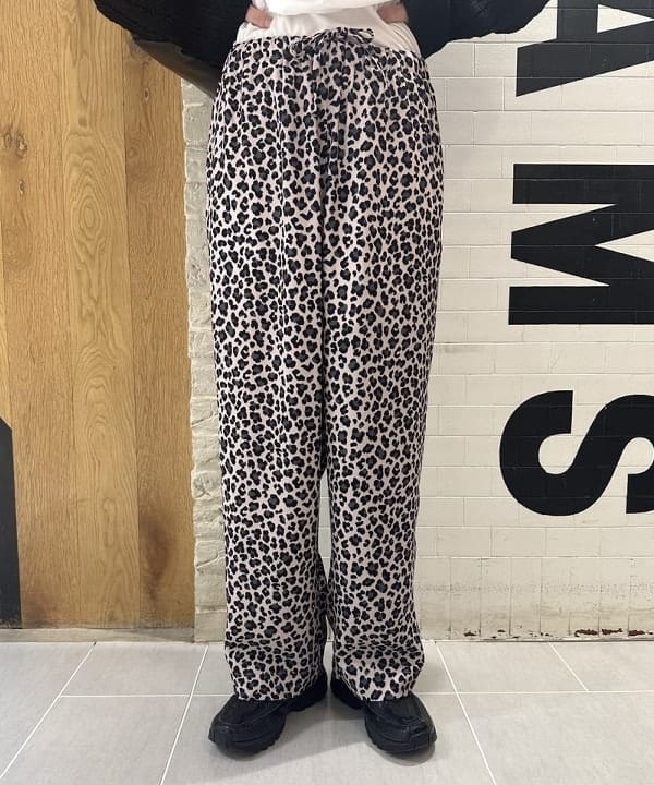 Nagumo Yukiさんの「BEAMS WOMEN｜リンクル バッグ」を使ったコーディネート