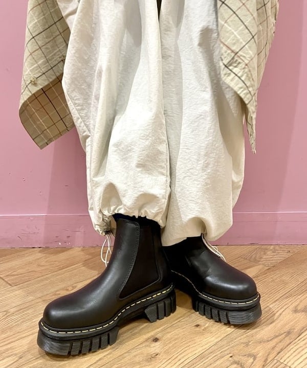 椎葉 未琴さんの「BEAMS WOMEN｜Dr.Martens / AUDRICK」を使ったコーディネート