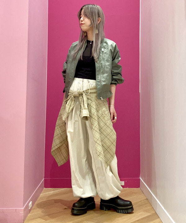 椎葉 未琴さんの「BEAMS WOMEN｜Dr.Martens / AUDRICK」を使ったコーディネート