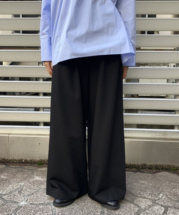 SAKAIさんの「BEAMS WOMEN｜GIANNI CHIARINI / CAMILLA メタリック レザートートバッグ」を使ったコーディネート