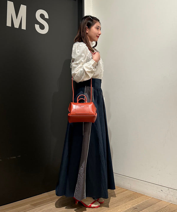 佐藤 亜美さんの「BEAMS WOMEN｜Otro Accesorio / フラワー リング」を使ったコーディネート