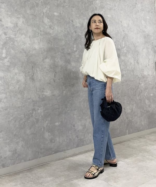 関 桂子さんの「BEAMS WOMEN｜upper hights / THE MISS デニムパンツ」を使ったコーディネート