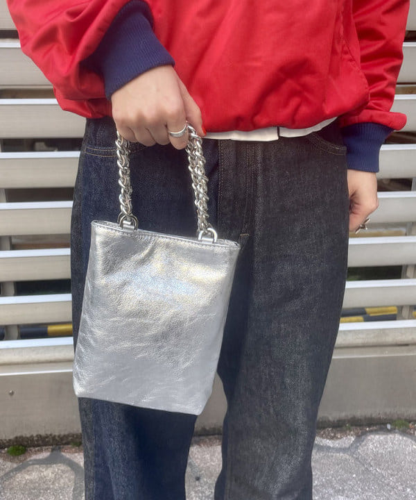 みりさんの「BEAMS WOMEN｜GIANNI CHIARINI / CAMILLA メタリック レザートートバッグ」を使ったコーディネート