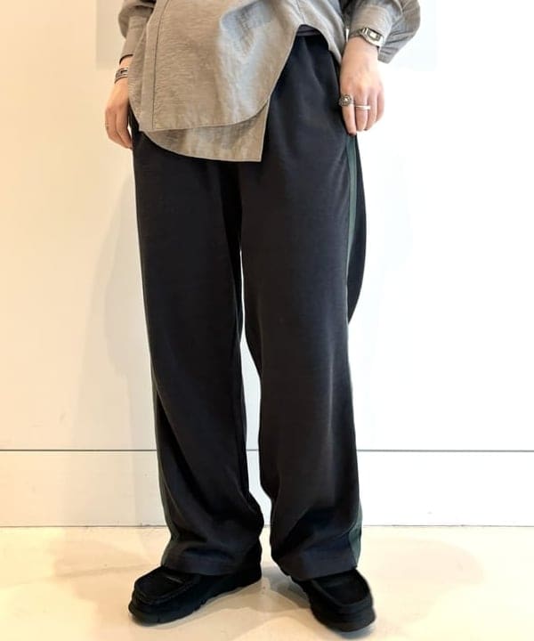 カスタニ モモノさんの「BEAMS WOMEN｜BEAMS BOY / サイド ライン イージー パンツ」を使ったコーディネート